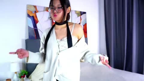 Naomi online show from April 5, 11:51 am