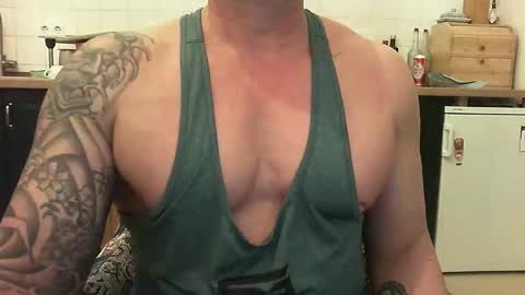 Snapshot of show_on_for_you chatting on January 21, 9:04 pm show_on_for_you online show from January 21, 9:04 pm