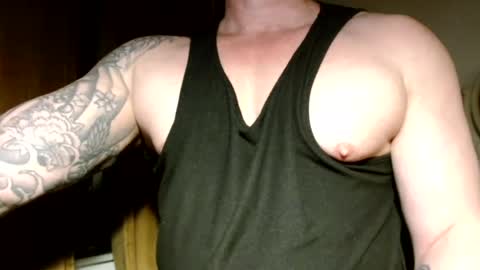 Snapshot of show_on_for_you chatting on August 9, 10:15 pm show_on_for_you online show from August 9, 10:15 pm