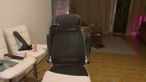 Snapshot of showmebbw chatting on November 9, 7:56 pm Mimi online show from November 9, 7:56 pm