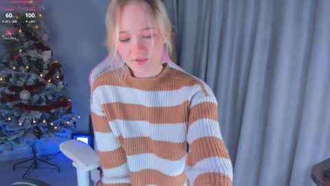 Snapshot of showmejenny chatting on December 8, 2:30 pm jennywoody online show from December 8, 2:30 pm