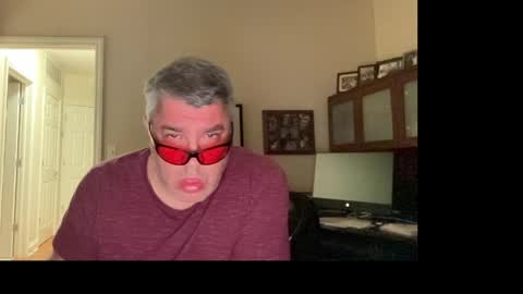 Chicago Guy online show from April 1, 3:18 am