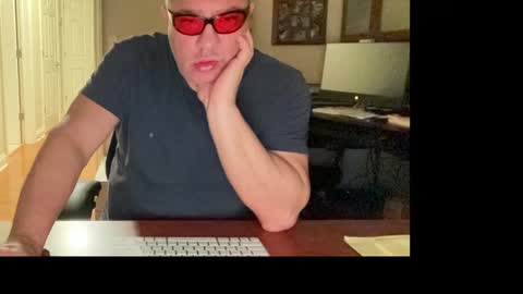 Chicago Guy online show from April 18, 3:43 am