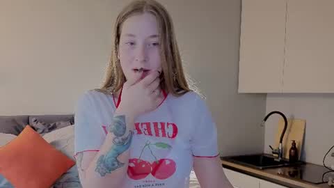 ShowmeYourfetish online show from June 16, 4:15 am
