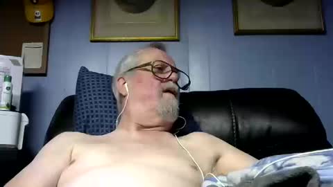 Snapshot of shpoink chatting on October 16, 12:22 am shpoink online show from October 16, 12:22 am