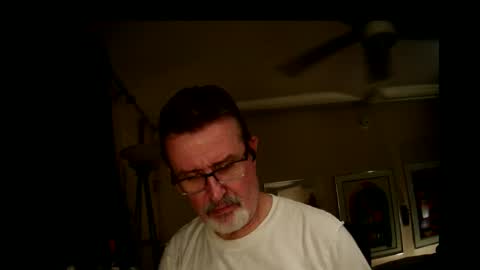 Snapshot of shrewtamer chatting on October 25, 2:52 am shrewtamer online show from October 25, 2:52 am