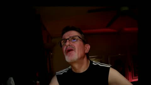 Snapshot of shrewtamer chatting on November 8, 7:08 am shrewtamer online show from November 8, 7:08 am