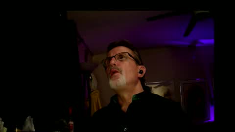 Snapshot of shrewtamer chatting on November 18, 4:17 am shrewtamer online show from November 18, 4:17 am