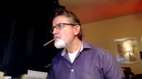 Snapshot of shrewtamer chatting on January 15, 2:27 am shrewtamer online show from January 15, 2:27 am
