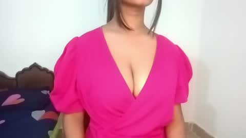 Snapshot of shreya_07 chatting on July 18, 2:32 pm shreya_07 online show from July 18, 2:32 pm