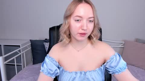 Snapshot of shy_annacutie chatting on February 1, 6:21 am Anna online show from February 1, 6:21 am