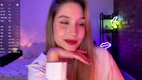 Snapshot of shy_bee chatting on October 18, 9:59 pm Alice online show from October 18, 9:59 pm