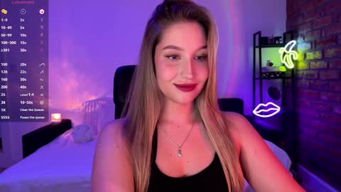 Snapshot of shy_bee chatting on October 29, 1:30 am Alice online show from October 29, 1:30 am