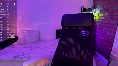 Snapshot of shy_bee chatting on November 25, 10:54 pm Alice online show from November 25, 10:54 pm