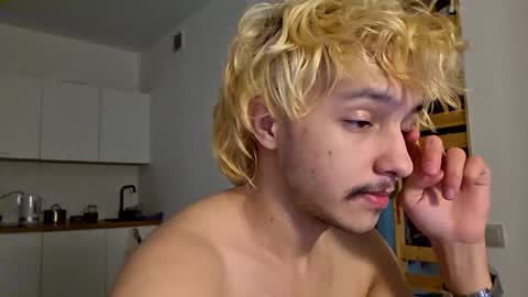 Snapshot of shy_boy17 chatting on January 6, 5:05 pm your shy boy online show from January 6, 5:05 pm