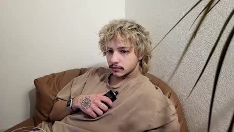 Snapshot of shy_boy17 chatting on February 15, 4:25 pm your shy boy online show from February 15, 4:25 pm