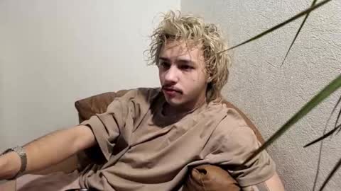 Snapshot of shy_boy17 chatting on February 16, 2:57 pm your shy boy online show from February 16, 2:57 pm