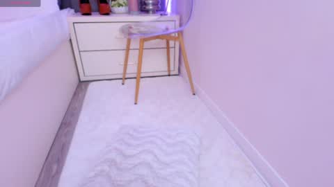 shy_eveline online show from April 7, 10:31 pm