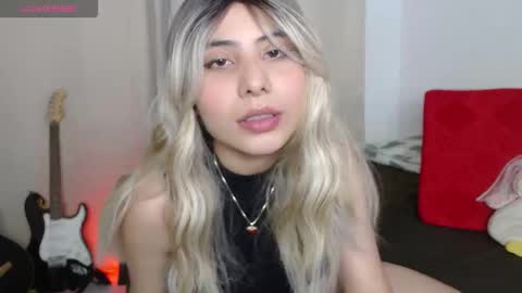 Snapshot of shy_kloe chatting on November 3, 12:46 am Kloe online show from November 3, 12:46 am