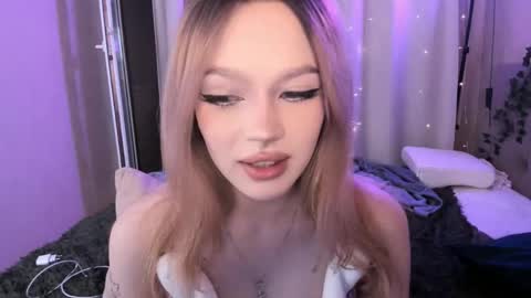 Snapshot of shy_meowmegan chatting on May 10, 10:26 pm Megan 3 online show from May 10, 10:26 pm