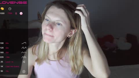 Snapshot of shy_moony chatting on December 11, 1:15 am just Alex online show from December 11, 1:15 am