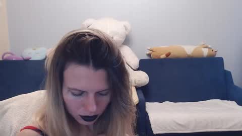 Snapshot of shy_moony chatting on October 31, 6:42 pm just Alex online show from October 31, 6:42 pm