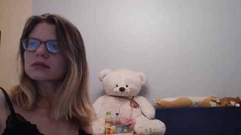 Snapshot of shy_moony chatting on November 18, 6:45 pm just Alex online show from November 18, 6:45 pm