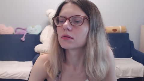 Snapshot of shy_moony chatting on November 20, 5:45 pm just Alex online show from November 20, 5:45 pm