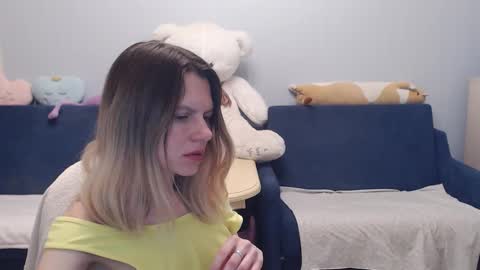 Snapshot of shy_moony chatting on December 5, 2:14 pm just Alex online show from December 5, 2:14 pm