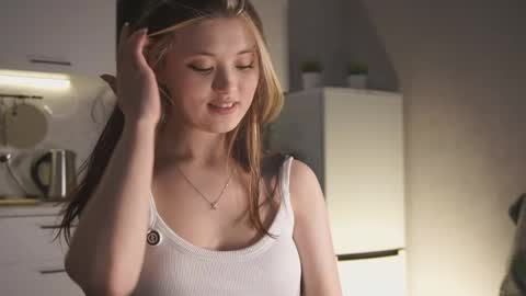 Akemi online show from March 28, 1:54 pm