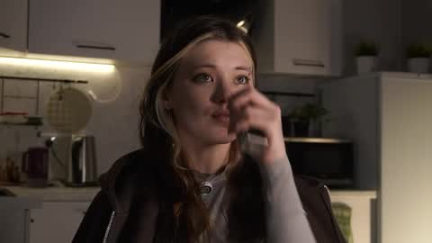 Akemi online show from April 15, 4:25 pm