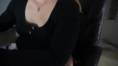 bella online show from September 11, 3:39 am