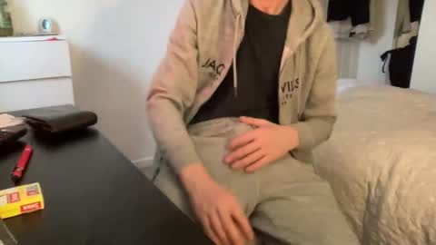 shyboy0533 online show from January 18, 11:14 am