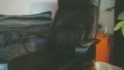 shyboyhugecum2020 online show from December 17, 4:07 am