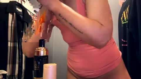 Snapshot of shyg1r1 chatting on December 22, 1:55 pm Sasha online show from December 22, 1:55 pm