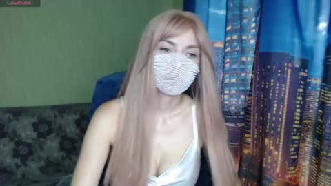 Snapshot of shynesssophie chatting on July 4, 7:03 am Sophie 3 online show from July 4, 7:03 am