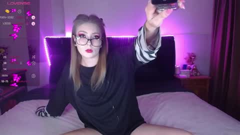 Snapshot of shysweetrish chatting on May 6, 11:21 pm shysweetrish online show from May 6, 11:21 pm