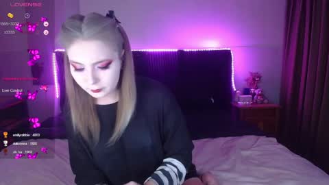 Snapshot of shysweetrish chatting on May 10, 11:43 pm shysweetrish online show from May 10, 11:43 pm
