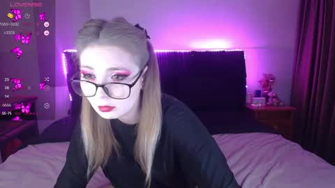Snapshot of shysweetrish chatting on May 22, 1:46 am shysweetrish online show from May 22, 1:46 am