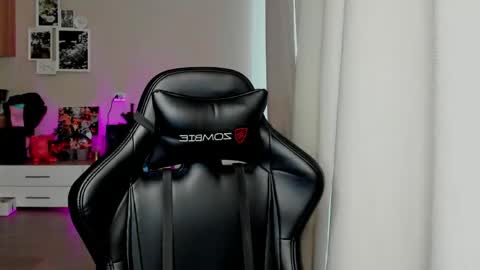 SIA online show from April 17, 2:14 am