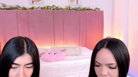 Siara and Zoe tattoo online show from March 9, 10:25 pm