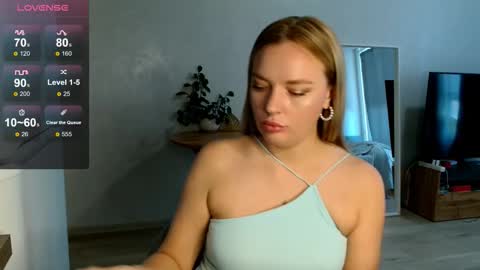 Snapshot of siberian_girl_ chatting on September 27, 1:32 am Eva online show from September 27, 1:32 am