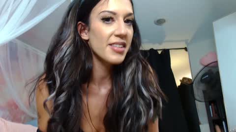 Snapshot of siclianprincess chatting on October 18, 7:36 pm Miss Meadow Gotti Romano online show from October 18, 7:36 pm