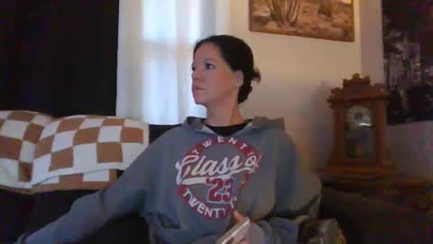 Snapshot of sidneyraee chatting on January 11, 5:40 pm Mrs. St. Patrickk online show from January 11, 5:40 pm