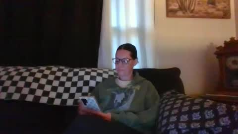 Snapshot of sidneyraee chatting on March 5, 5:31 pm Mrs. St. Patrickk online show from March 5, 5:31 pm