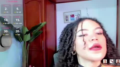 Snapshot of siena_millerr chatting on February 27, 3:34 pm Vaiolet online show from February 27, 3:34 pm