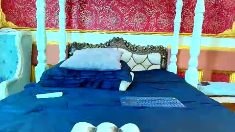 Snapshot of sienna_dark chatting on May 15, 1:29 pm SinnaDark online show from May 15, 1:29 pm