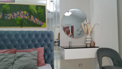 Sienna online show from September 16, 4:35 am