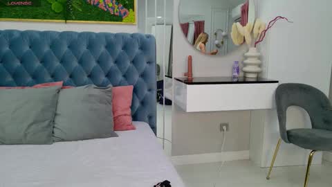 Sienna online show from October 22, 4:13 am