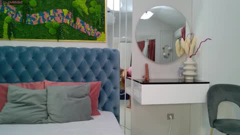 Sienna online show from November 4, 5:17 am